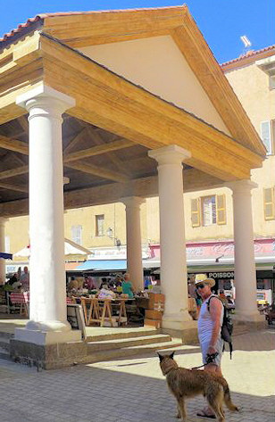 Ile Rousse Markthalle a
